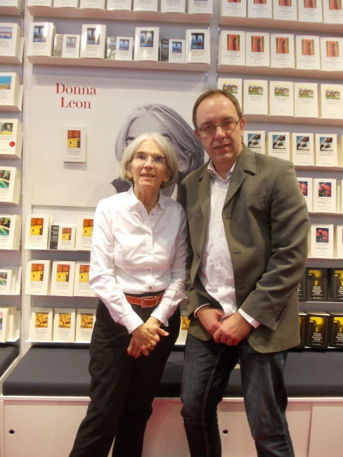 Interview mit Donna Leon über das Buch : Ewige Jugend – Podcast Interview mit Donna Leon über das Buch : Ewige Jugend – Podcast